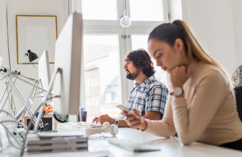 Editors Working In Office 2022 02 02 03 58 37 Utc